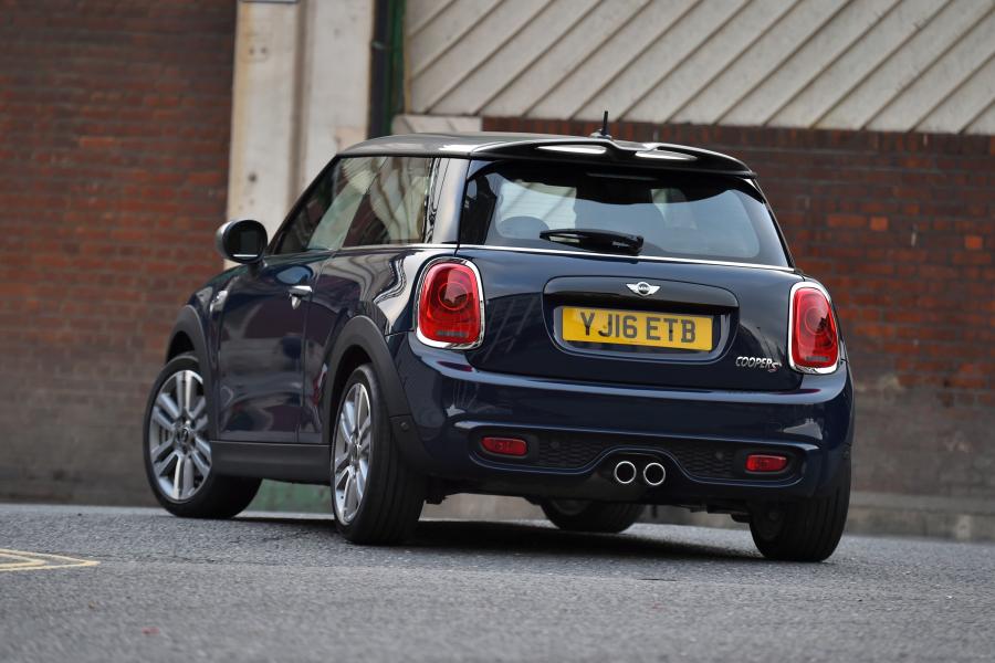  Mini Cooper S Seven 2016 года  (UK) (фото 29 из 30)
